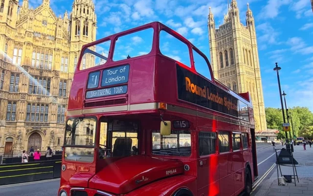 Guided Sightseeing Tour on a Vintage